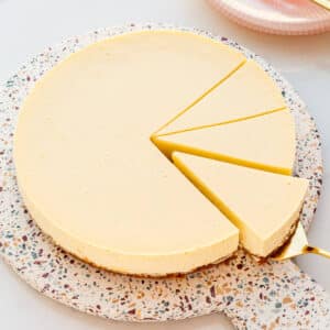 Slicing and serving a perfect baked vanilla cheesecake.