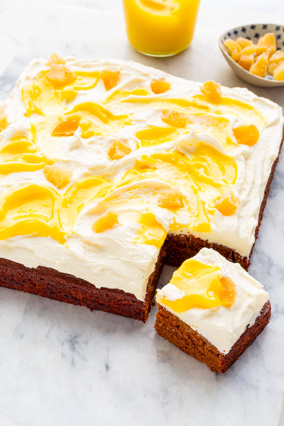 Cutting a gingerbread cake into squares to serve it.