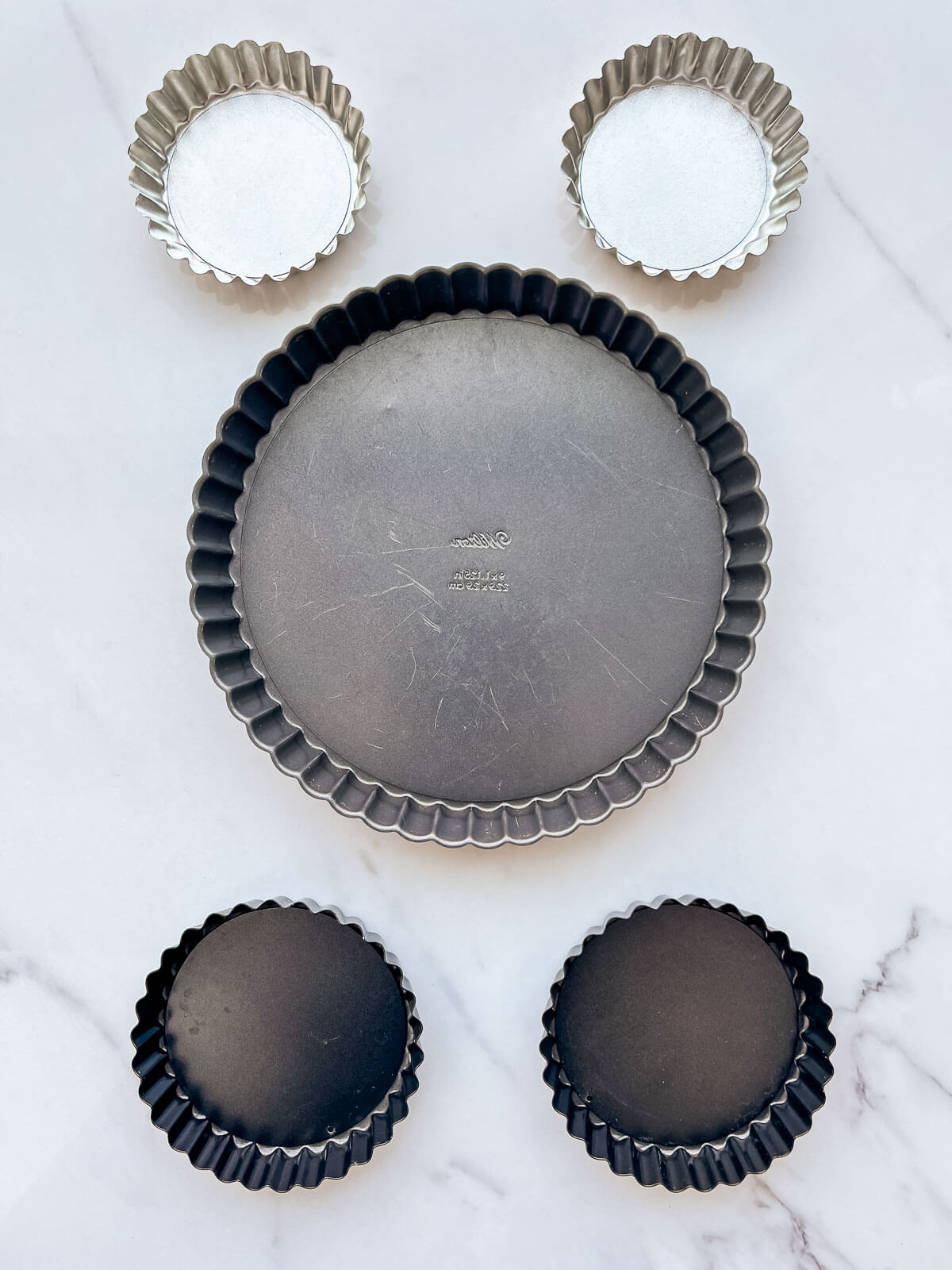 how to unmold a tart | kitchen heals soul Tart pans of different sizes: two 4-inch mini tart pans, one 9-inch full-size tart pan, and two 4.5 inch mini tart pans.