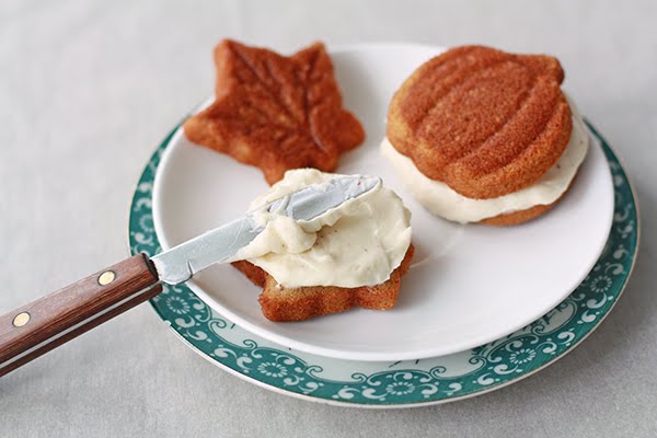 pumpkin spice whoopie pies